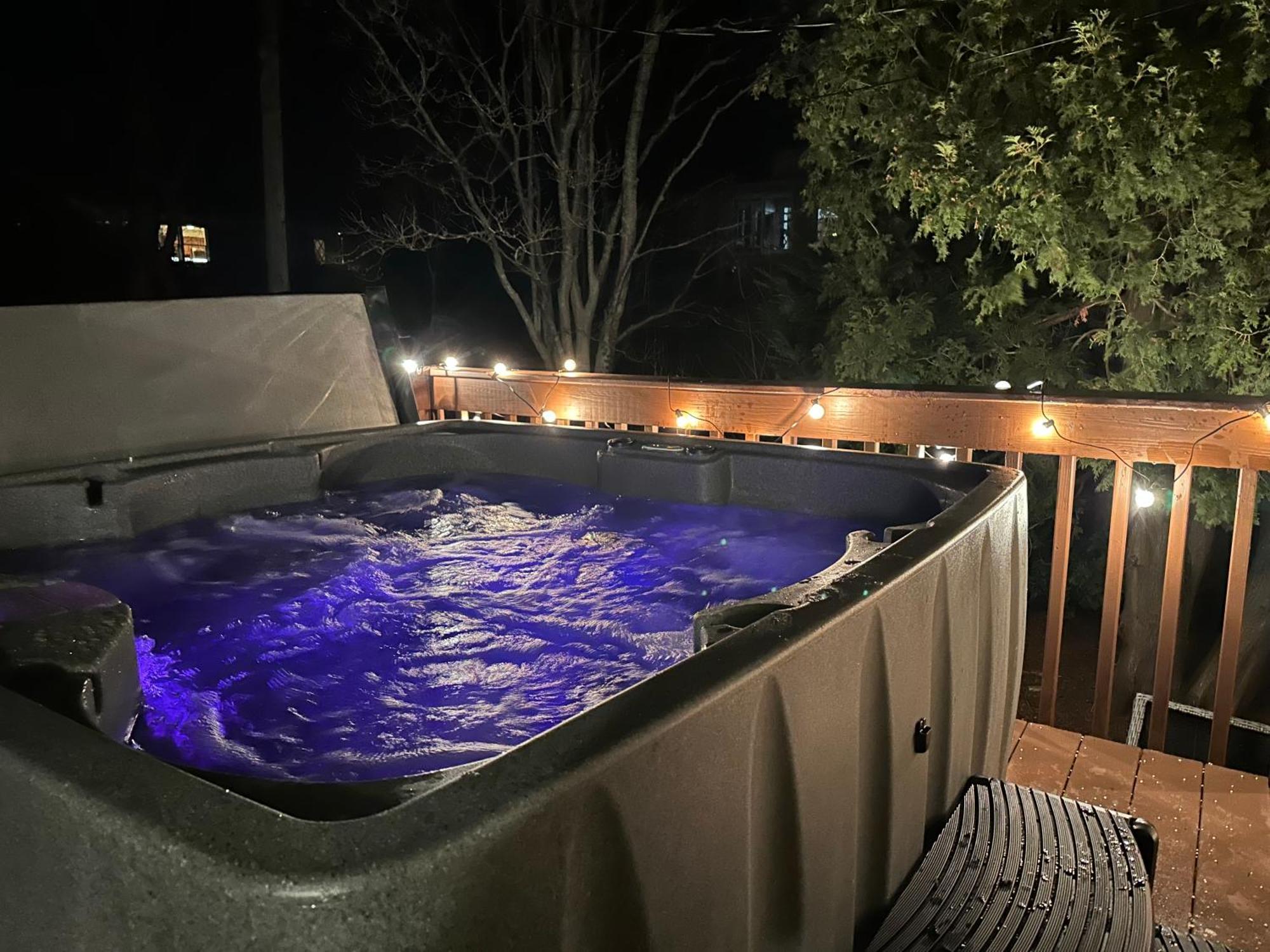 Hot Tub, Electric Bikes, Solo Stove, Projector, Smores Marblehead Exteriör bild