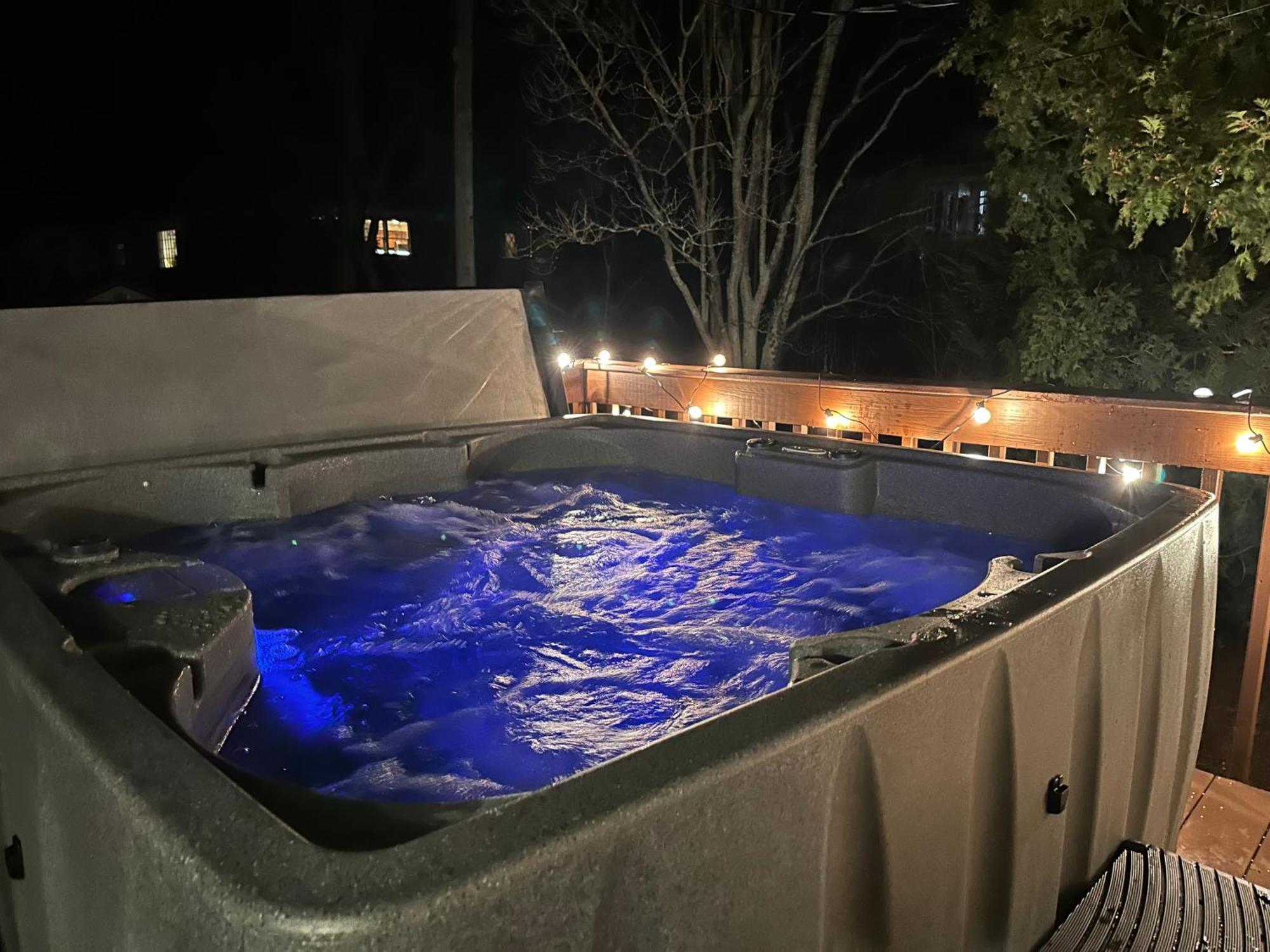 Hot Tub, Electric Bikes, Solo Stove, Projector, Smores Marblehead Exteriör bild