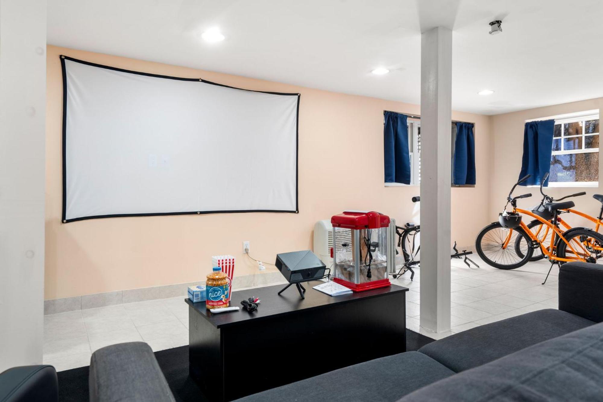 Hot Tub, Electric Bikes, Solo Stove, Projector, Smores Marblehead Exteriör bild