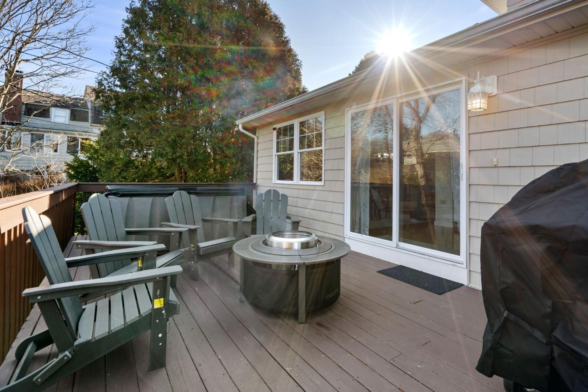 Hot Tub, Electric Bikes, Solo Stove, Projector, Smores Marblehead Exteriör bild
